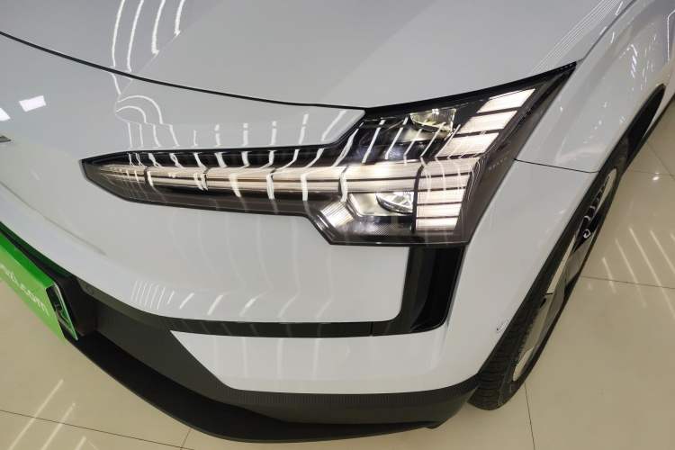 Used Volvo EX30 2025 Rear-Drive Long-Range Version Ultra
