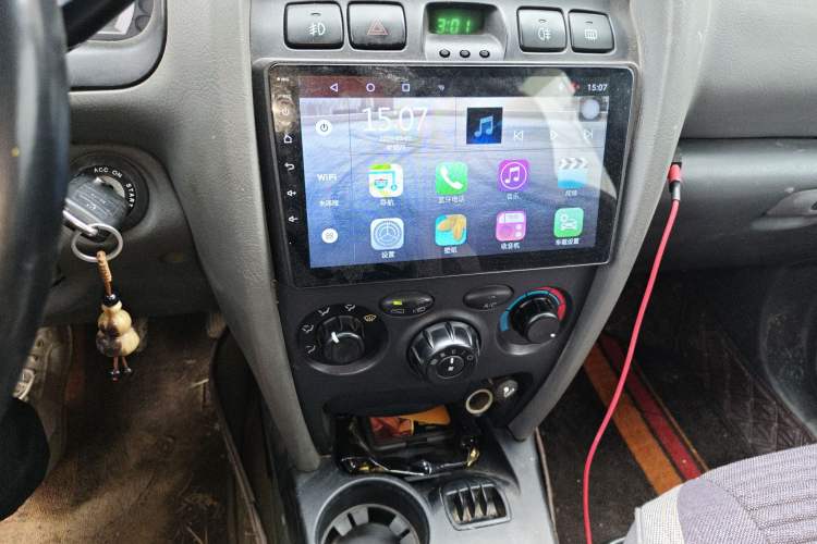 Used Huatai Santa Fe Classic 2009 2.0T Diesel Manual Two-Wheel Drive Comfort Version Audio And AC Panel