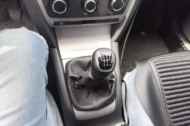 Used Skoda Octavia 2015 Classic Model 1.6L Manual Eado Version
