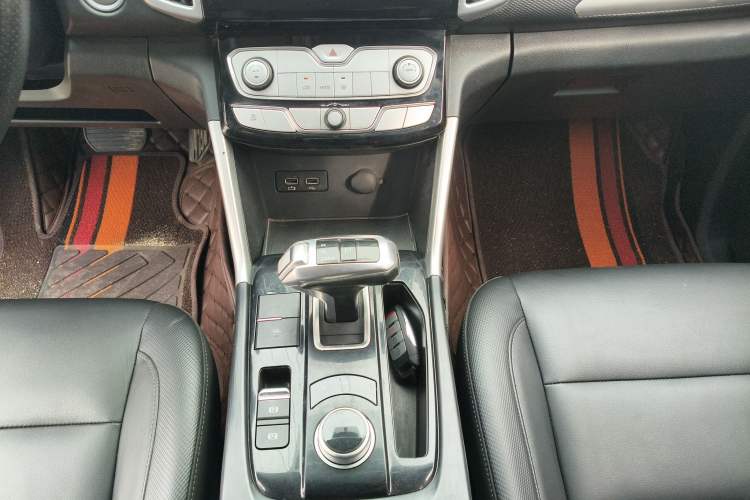 Used Great Wall Poer 2021 2.0T Commercial Version Automatic Diesel 4x4 Elite Long-Box GW4D20M Gear Lever