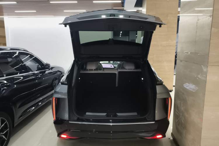 Used Cadillac LYRIQ 2022 Rear-Drive Long-Range Luxury Edition Trunk