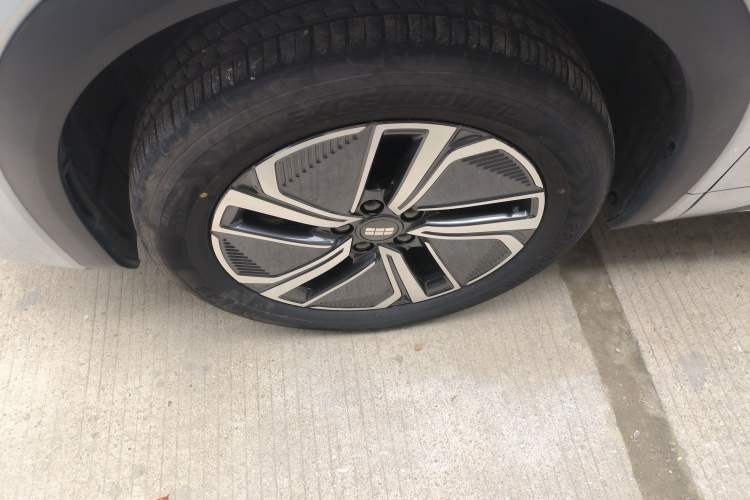 Used Geely Galaxy Xingjian 7 EM-i 2025 120km Exploration+ Version Exterior 4