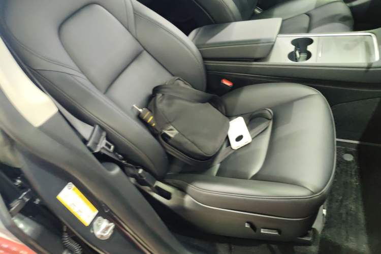 Used Tesla Model Y 2023 Rear-Wheel-Drive Version Right Front Seat