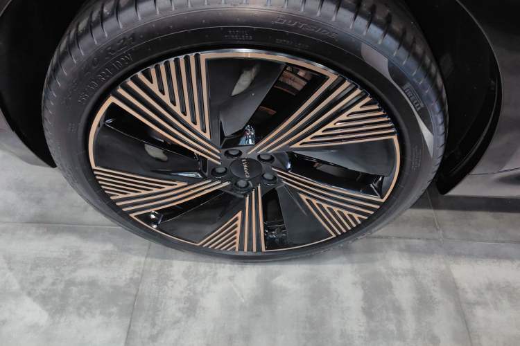 Used Lynk & Co 08 EM-P 2023 220 km Limited-Time Edition
