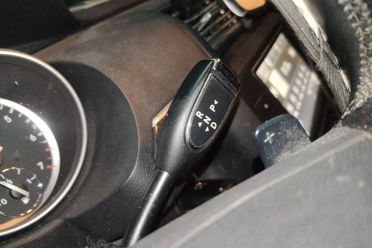 Used Mercedes-Benz R-Class 2014 R 400 4MATIC Business Model Gear Lever