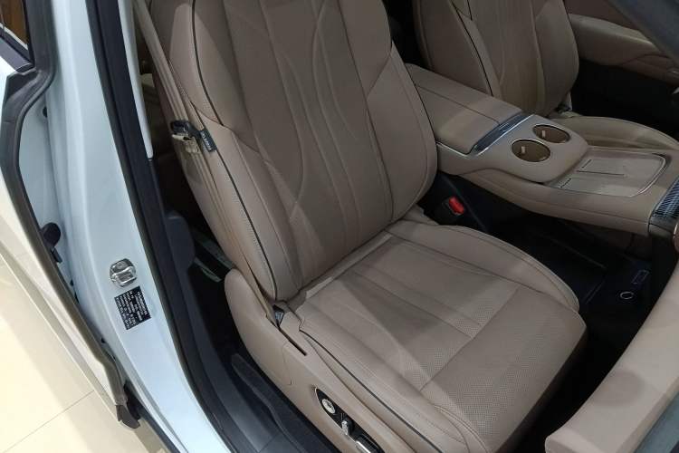 Used XPeng X9 2025 740 Ultra-Long Range Max Right Front Seat