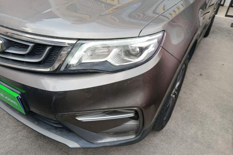 Used Geely Auto Emgrand X7 Sport 2018 1.8TD Automatic Two-Wheel Drive Smart Connect 4G Internet Edition Left Front Headlight