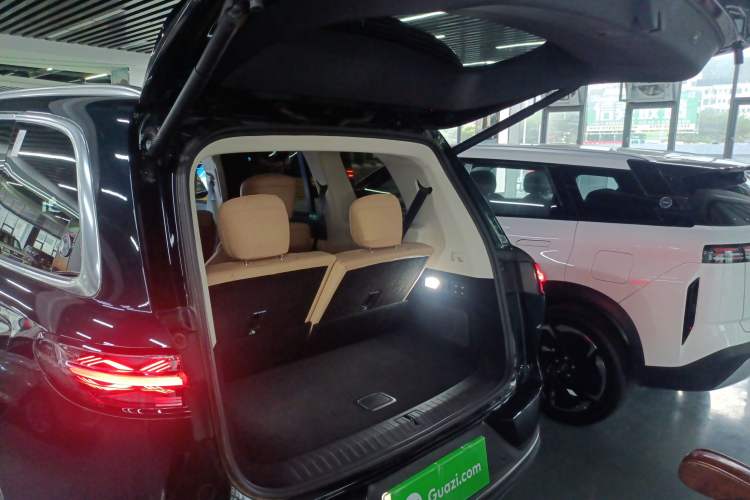 Used Chery T11 2026 Model 220 All-Wheel Drive Family Fun Edition Trunk