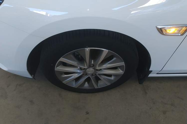 Used Buick GL6 2021 323T Mild Hybrid Connect Luxury Model Left Front Wheel Hub