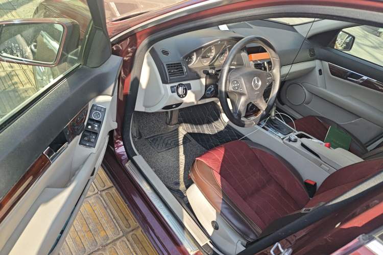 Used Mercedes-Benz C-Class 2010 C 200 CGI Elegance Model
