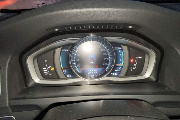 Used Volvo V60 2015 T5 Zhiya Edition