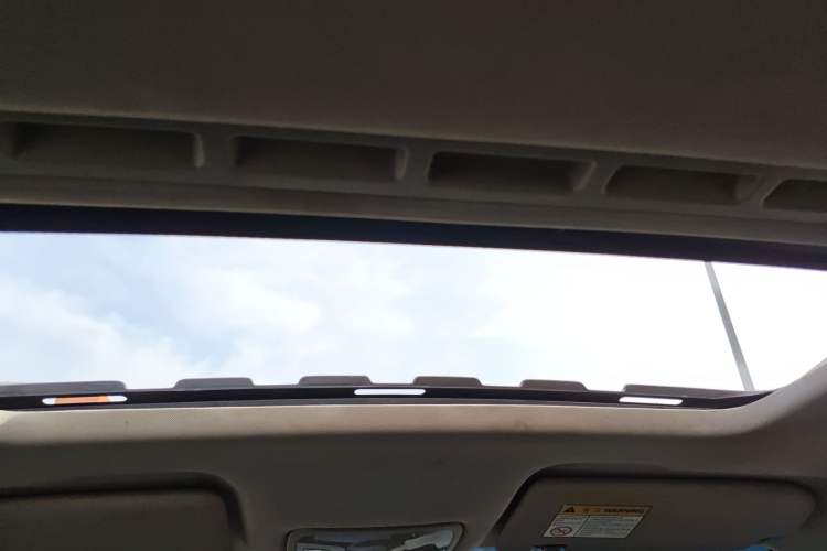 Used Roewe 360 2015 1.5L Automatic Luxury Edition Headliner