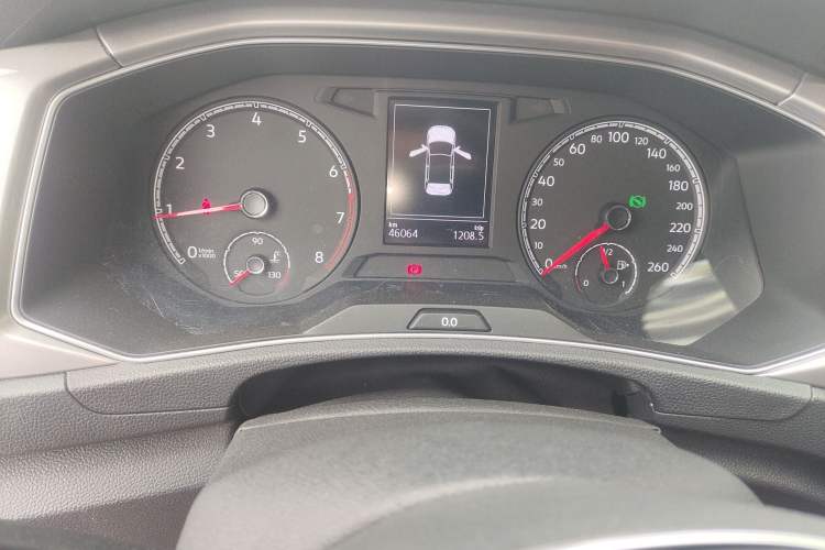 Used Volkswagen T-ROC 2019 230TSI DSG Two-Wheel-Drive Advanced Version China VI Standard Odometer Close Up