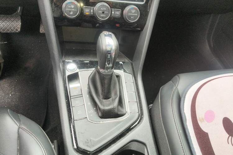 Used Volkswagen Tharu 2019 280TSI Two-Wheel Drive Luxury Version China VI Standard Gear Lever