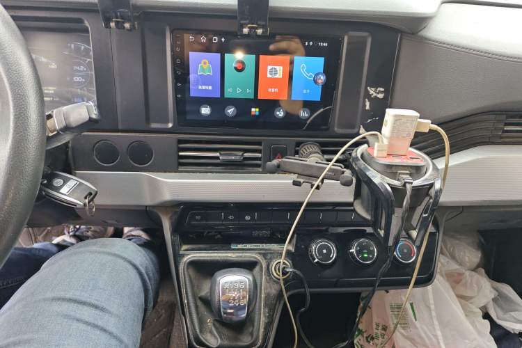 Used Dongfeng Yufeng 2023 V9+ 2.0T Manual Front-Wheel-Drive Multi-Function Mid-Roof Van with 7/8/9 Seats Audio And AC Panel