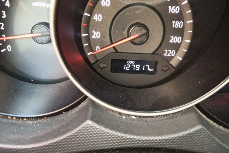 Used Kia Forte 2014 1.6L MT GL Odometer Close Up