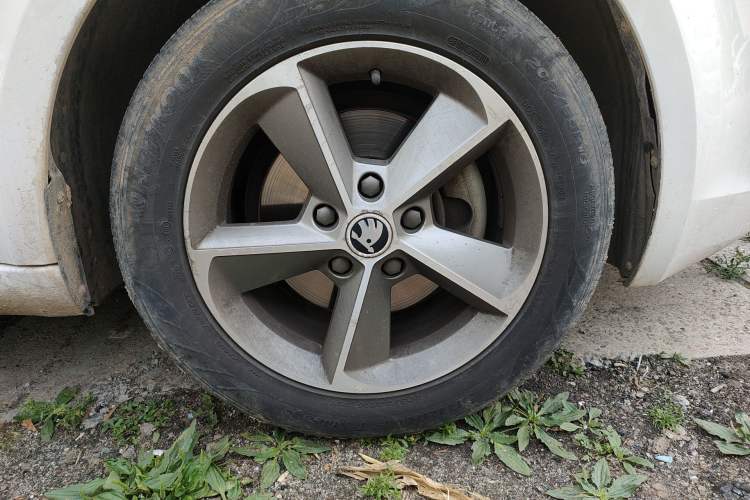 Used Skoda Octavia 2016 1.6L Manual Smart Drive Version
