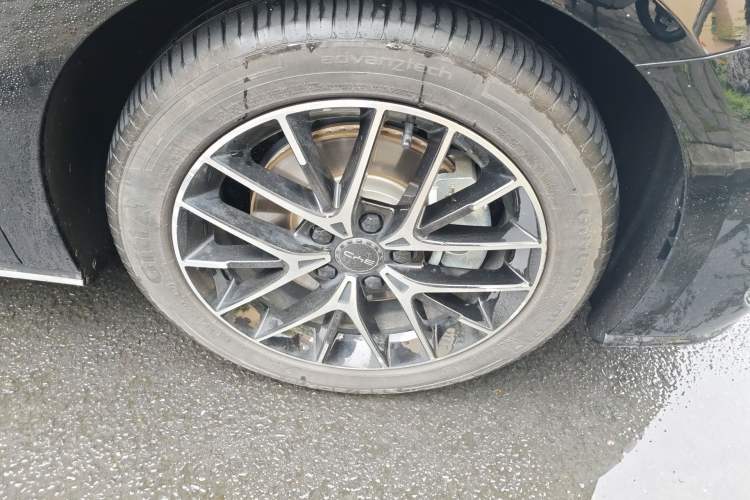 Used BYD Seal 2023 DM-i 1.5T 121km Prestige Model Right Front Wheel Hub