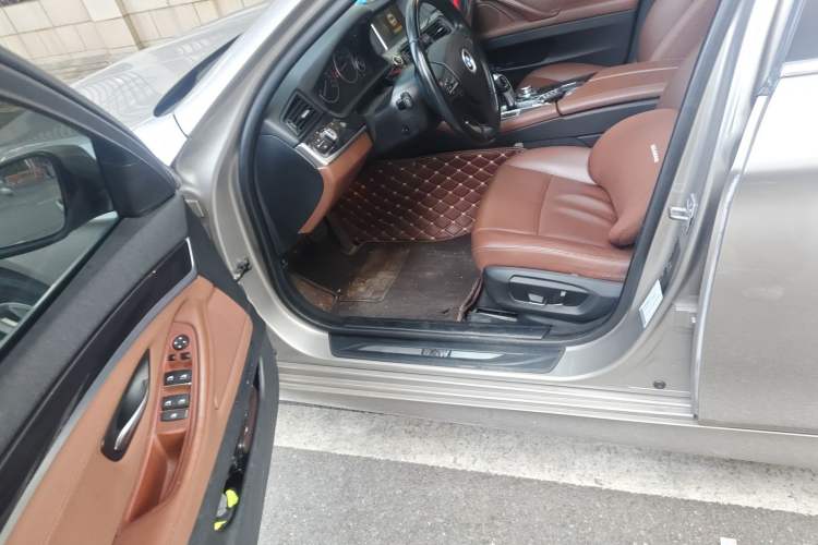 Used BMW 5 Series 2014 520Li Elegant Model
