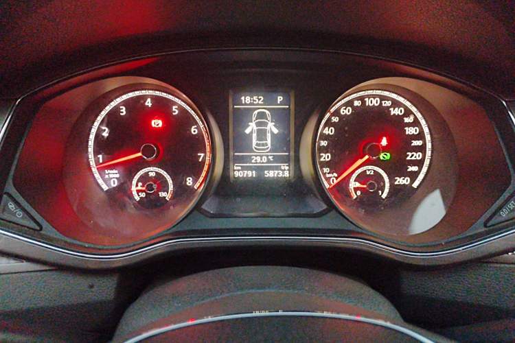 Used Volkswagen Passat 2017 280TSI DSG Luxury Edition Odometer Close Up