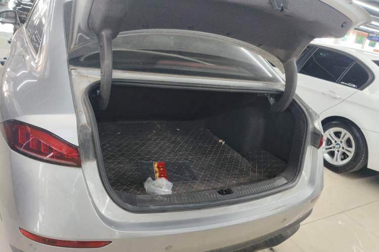 Used Roewe D7 2023 DMH 125km Excellence Edition Trunk