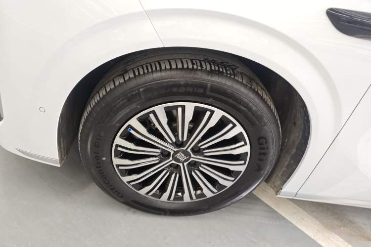 Used BYD Xia 2025 DM-i 1.5T 100km Supreme Edition Left Front Wheel Hub