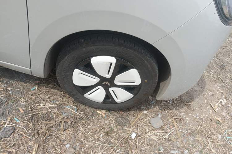 Used Wuling Hongguang MINIEV 2025 Four-Door Version Zhenxiang+ Edition Right Front Wheel Hub