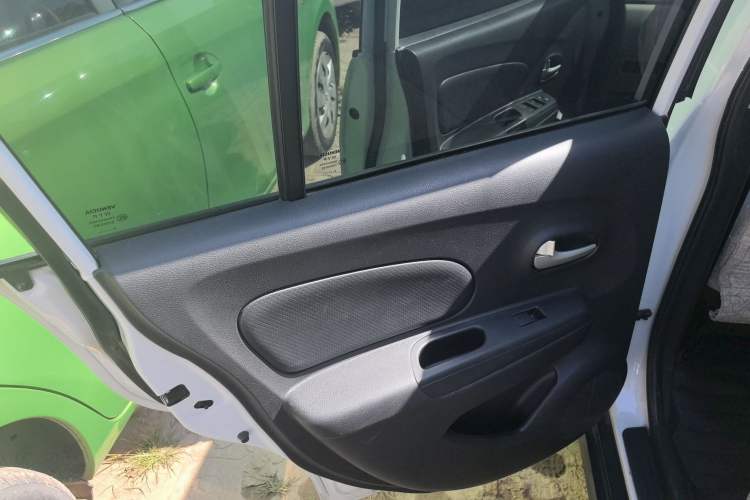 Used Venucia R50 2015 1.6L Manual Fashion Edition