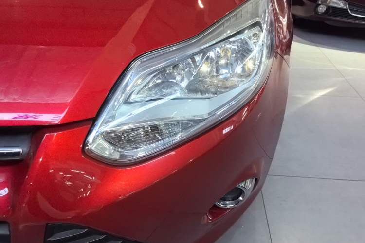 Used Ford Focus 2012 Hatchback 1.6L Automatic Fashion Edition Left Front Headlight