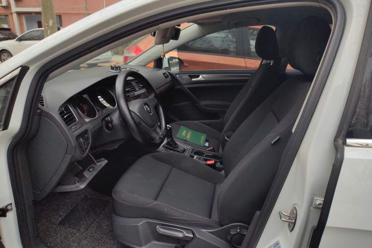 Used Volkswagen Golf 2016 1.6L Automatic Fashion Model