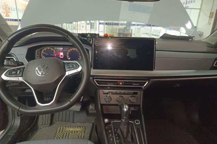 Used Volkswagen Lavida 2023 Revised Version 1.5L Automatic Starry Sky Edition – 5 Million Units Audio And AC Panel