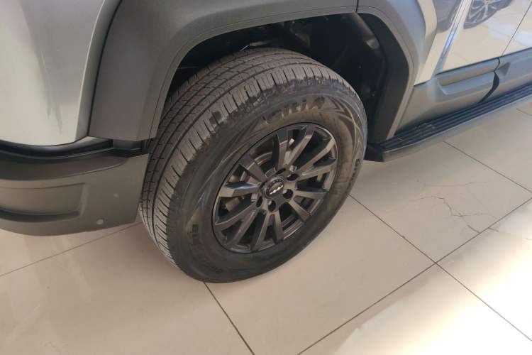 Used Formula Leopard 5 2023 Navigator Edition Right Rear Wheel Hub