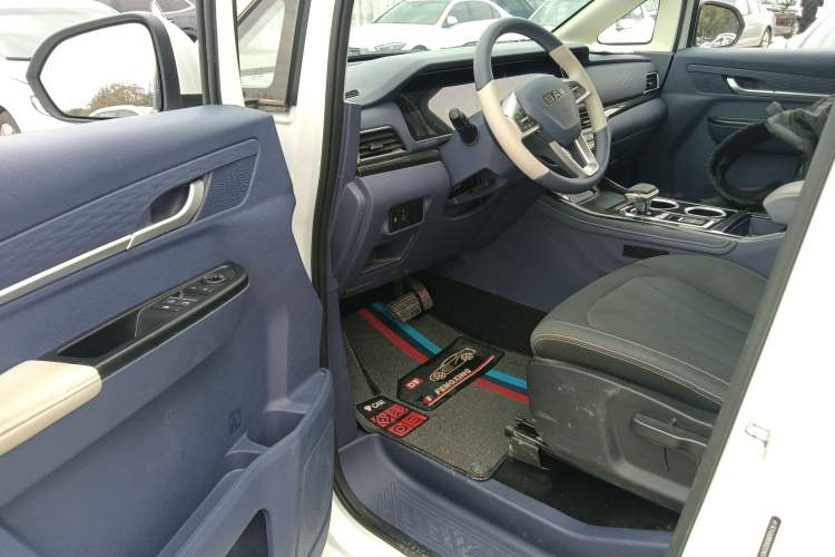 Used BAW Ruisheng Ace M7 2023 2.0L Automatic Long Wheelbase Enjoyment Version 7 Seats Driver Seat