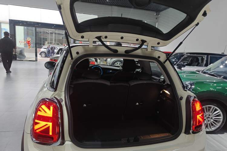 Used MINI MINI 2019 1.5T COOPER Classic Edition
