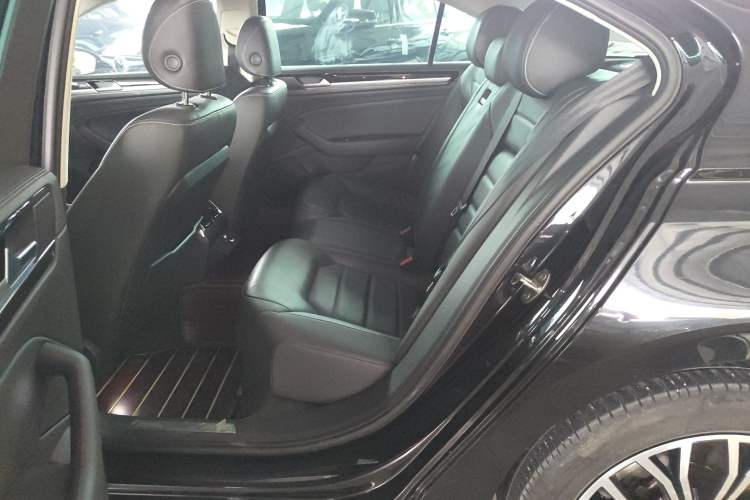 Used Volkswagen Phideon 2019 380TSI Two-Wheel Drive Business Edition China VI Standard
