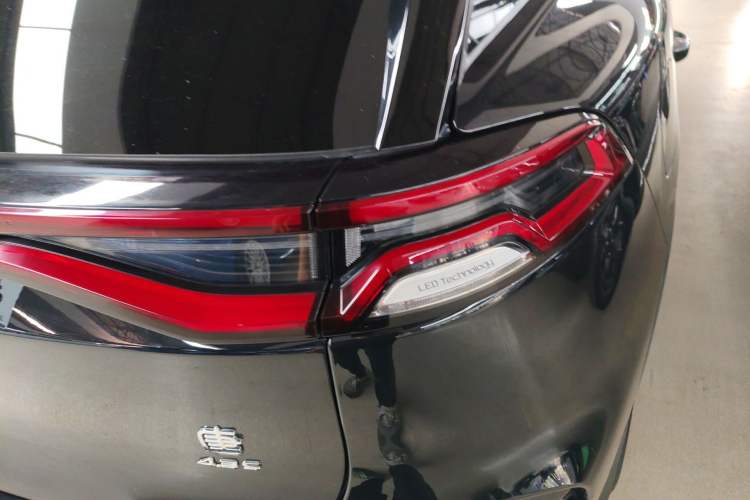 Used BYD Tang New Energy 2022 DM-p 215KM Four-Wheel Drive Flagship Model Exterior 3