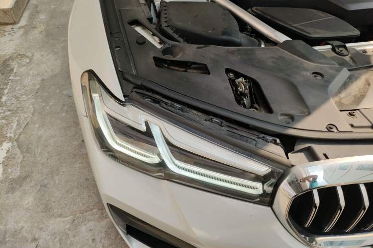 Used BMW 5 Series 2022 Second Facelift 530Li Leading Edition M Sport Package Right Front Headlight