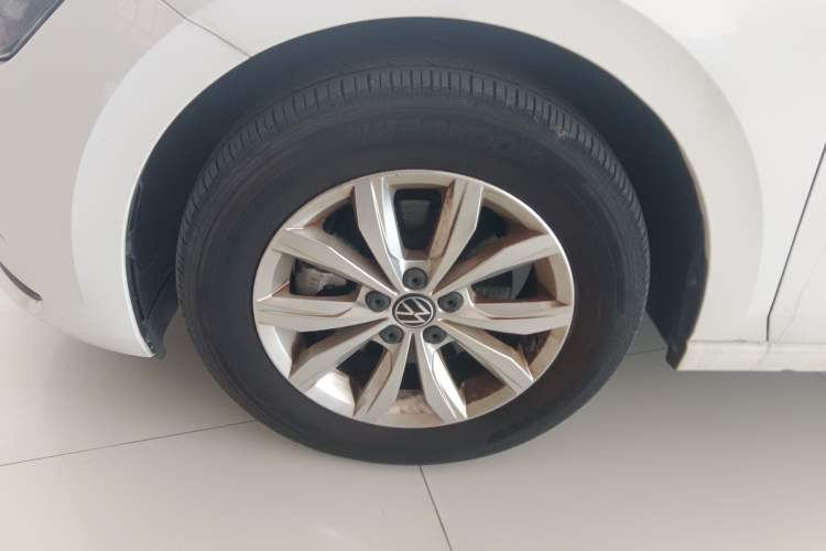 Used Volkswagen Polo 2021 Plus 1.5L Automatic Colorful Tech Edition Left Front Wheel Hub