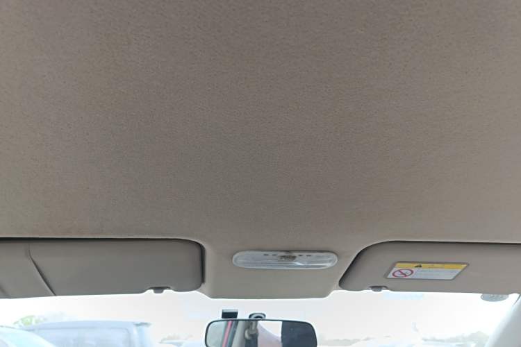 Used Venucia R50 2015 1.6L Automatic Fashion Edition Headliner