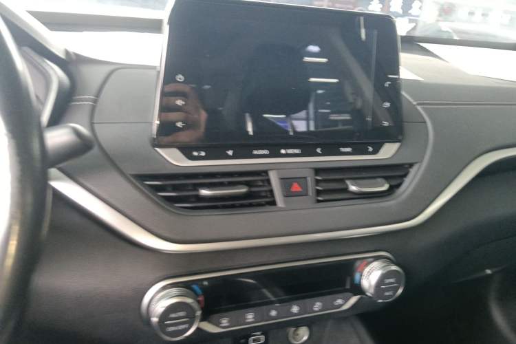 Used Nissan Teana 2020 Revised Version 2.0L XL Comfort Edition Audio And AC Panel