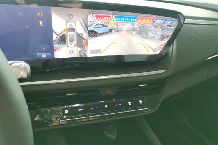 Used Buick Envision 2025 Encore Plus 28T Two-Wheel-Drive Platinum Edition