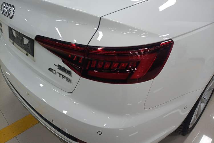 Used Audi A4L 2019 40 TFSI Fashion Version China V Right Rear Taillight