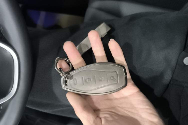 Used Hongqi H5 2024 2.0T Automatic Smart Connect Flagship Edition Vehicle Key