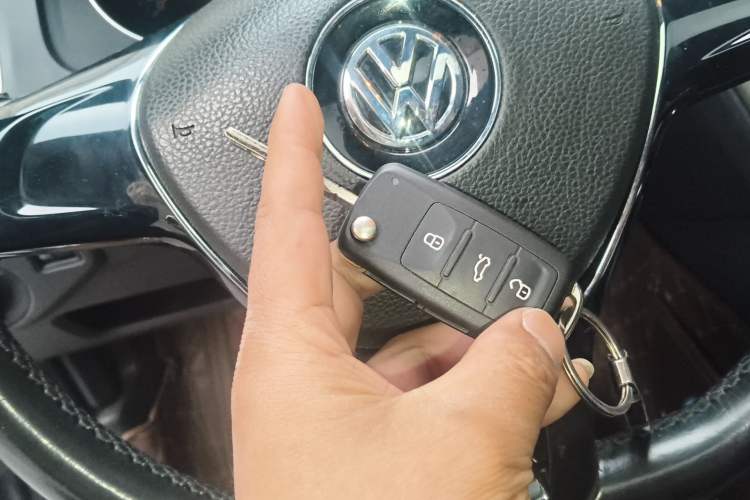 Used Volkswagen Lavida 2015 1.6L Automatic Comfort Edition Vehicle Key