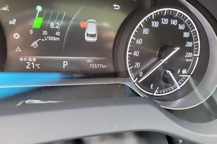 Used Toyota Harrier 2022 2.0L CVT Two-Wheel Drive Luxury Edition Odometer Close Up