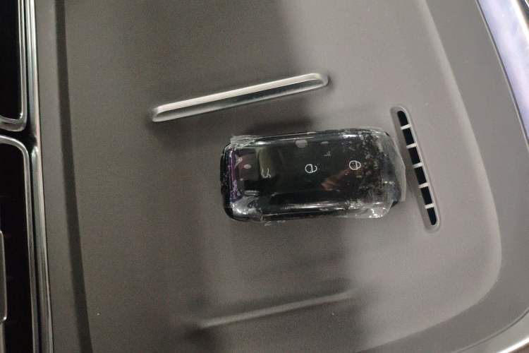 Used Geely Galaxy M9 2025 Model 230km Two-Wheel-Drive Exploration Edition Interior 1