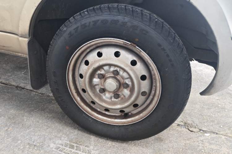 Used Wuling Rongguang 2019 1.5L Extended-Body Van Base Model with 2 Seats Right Front Wheel Hub