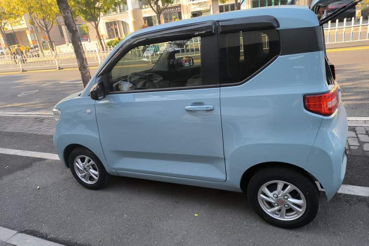 Used Wuling Hongguang MINIEV 2021 Macaron Sandwich Model 120 km Lithium Iron Phosphate