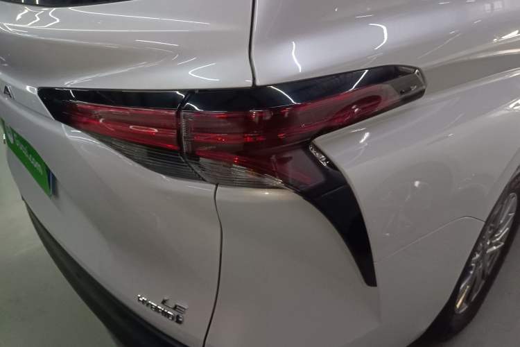 Used Toyota SIENNA 2023 2.5L Hybrid Comfort Edition Exterior 3