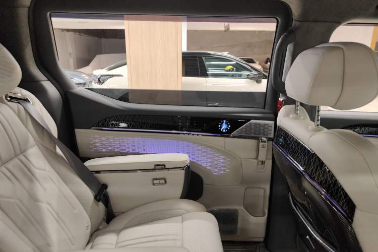 Used Zeekr 009 2022 WE Edition
